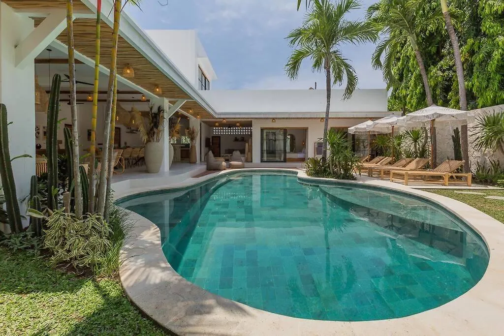 Villa Kiara Our Paradise In Seminyak 5 Bedrooms 12M Private Pool Indonezja